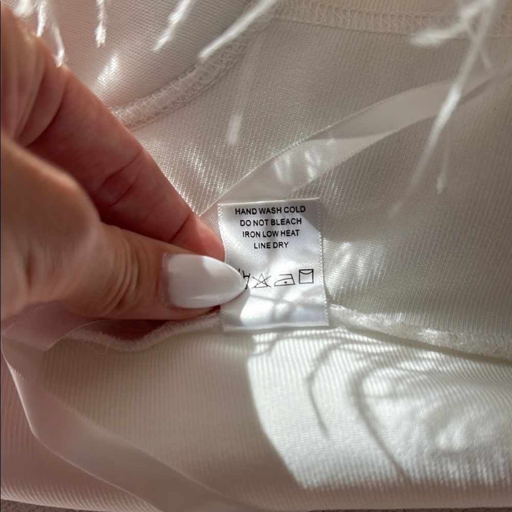 superdown White Feather Trim Crop Top - Picture 4 of 4